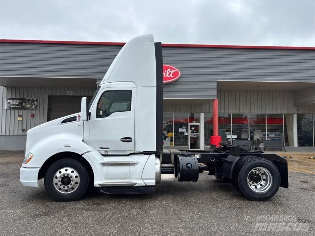 Kenworth T680 Autotractoare