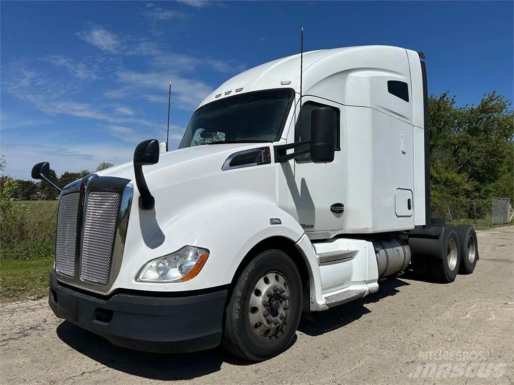 Kenworth T680 Autotractoare