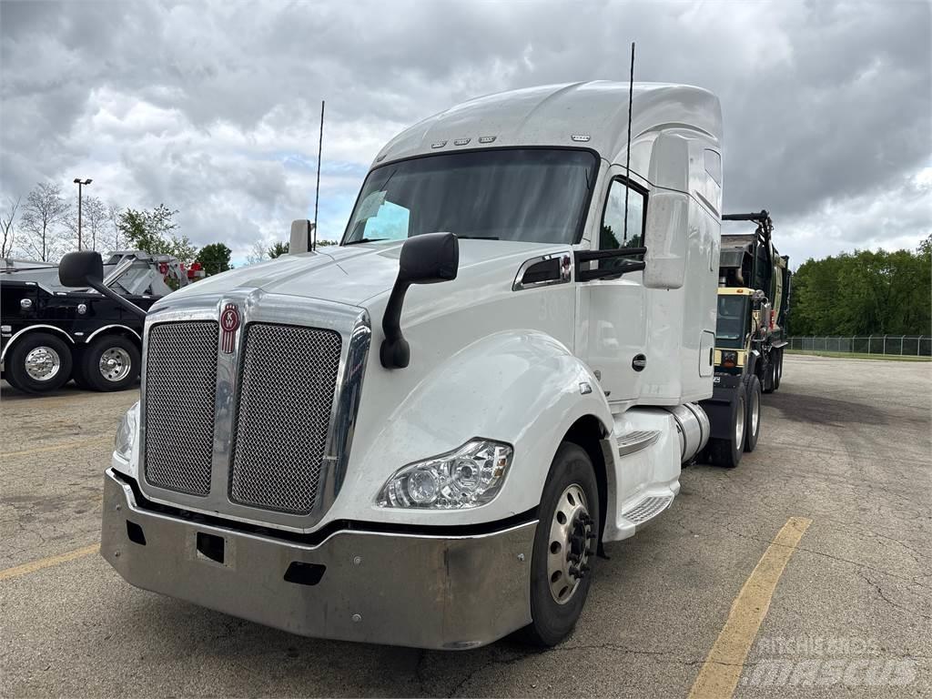 Kenworth T680 Autotractoare