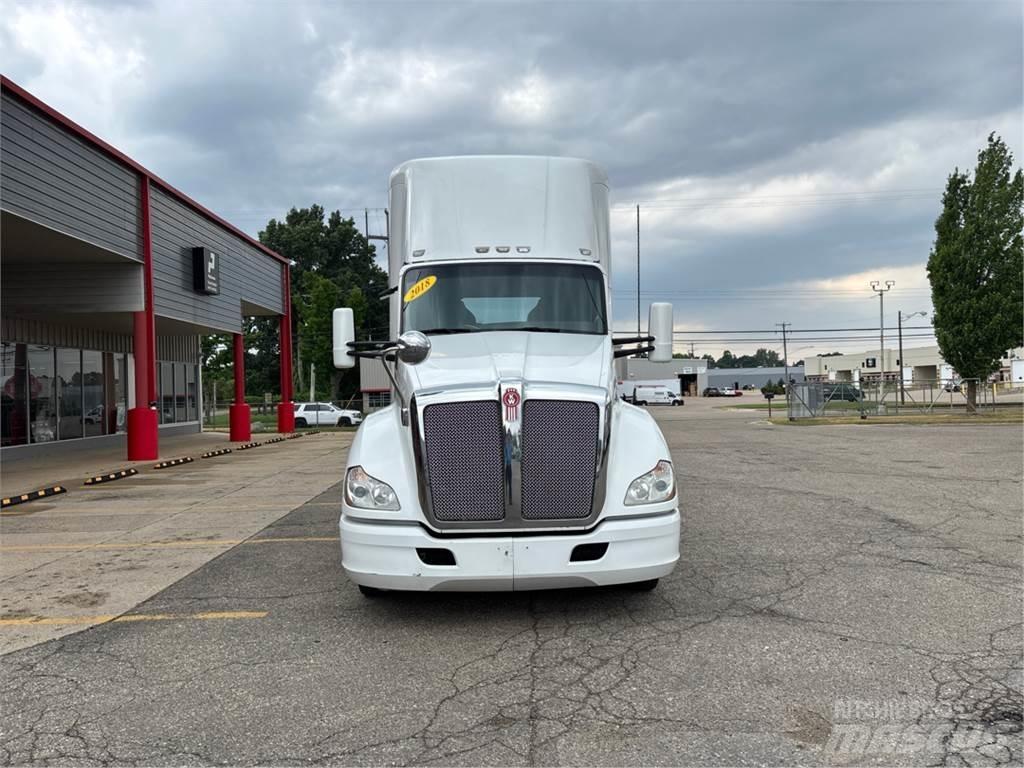 Kenworth T680 Autotractoare