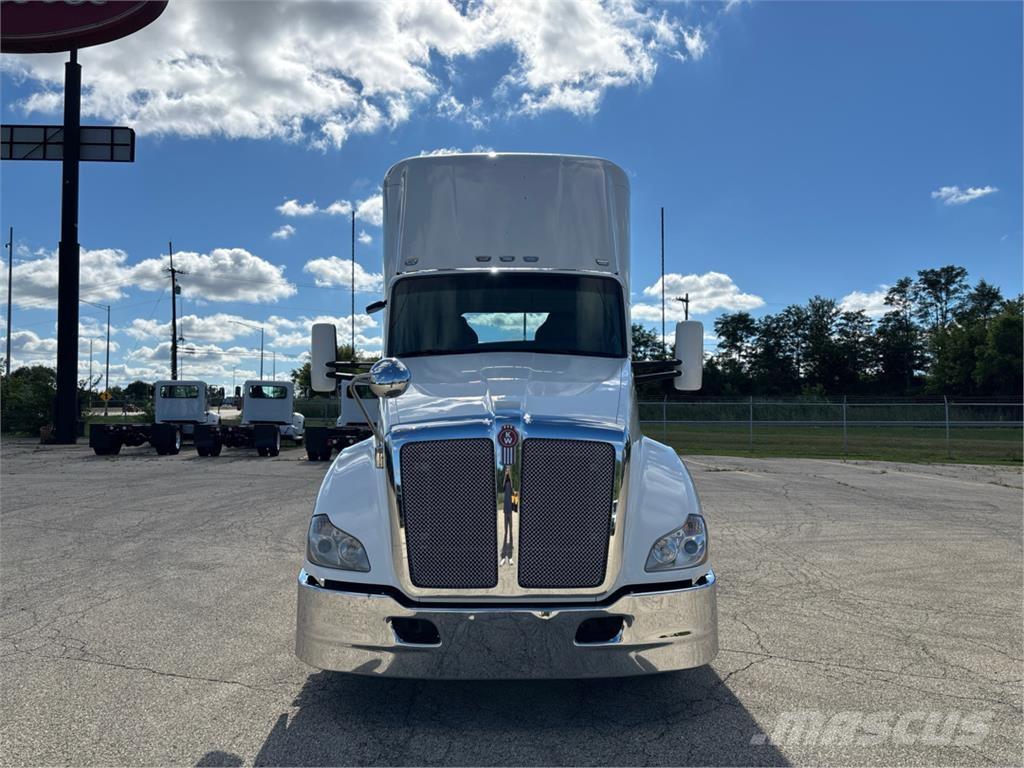 Kenworth T680 Autotractoare