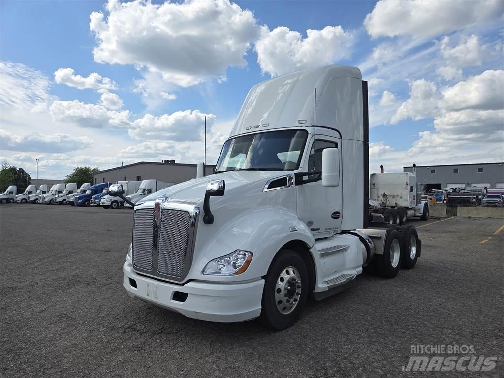 Kenworth T680 Autotractoare