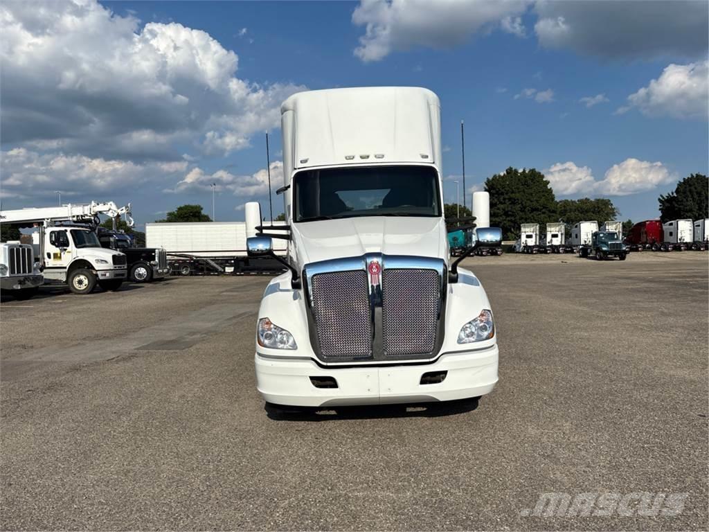 Kenworth T680 Autotractoare