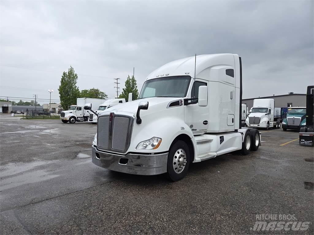 Kenworth T680 Autotractoare