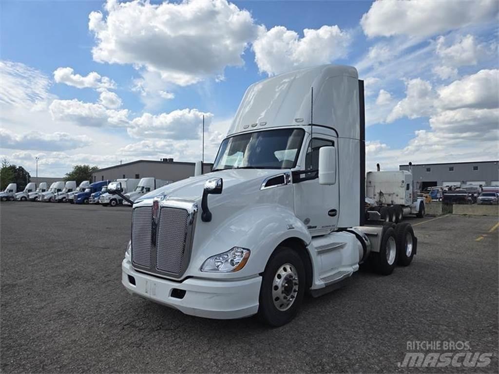 Kenworth T680 Autotractoare