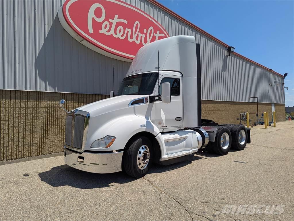 Kenworth T680 Autotractoare