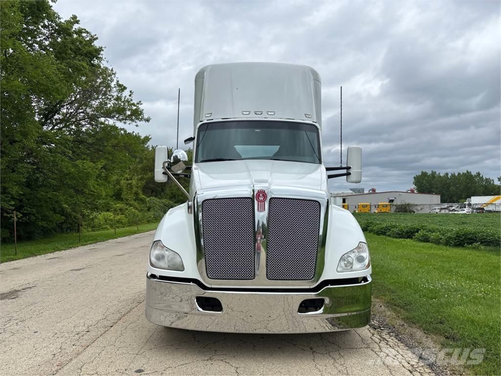 Kenworth T680 Autotractoare