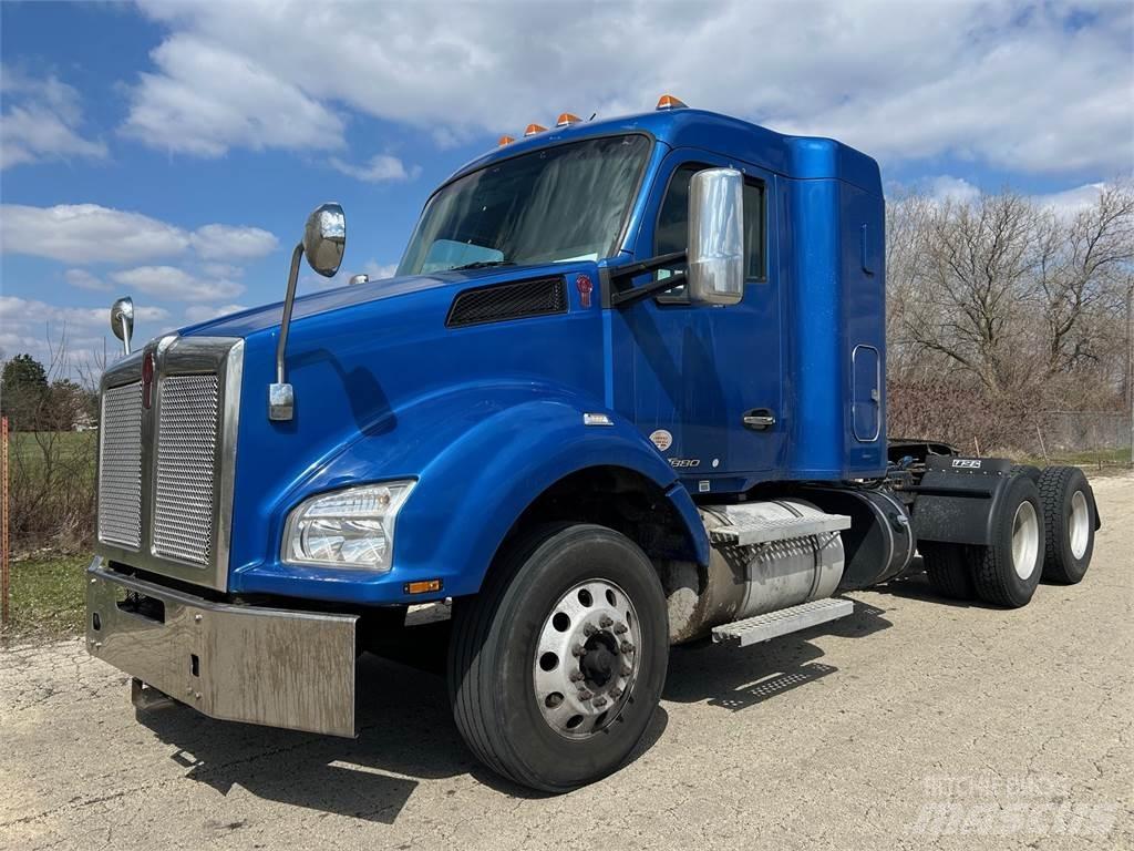 Kenworth T880 Autotractoare