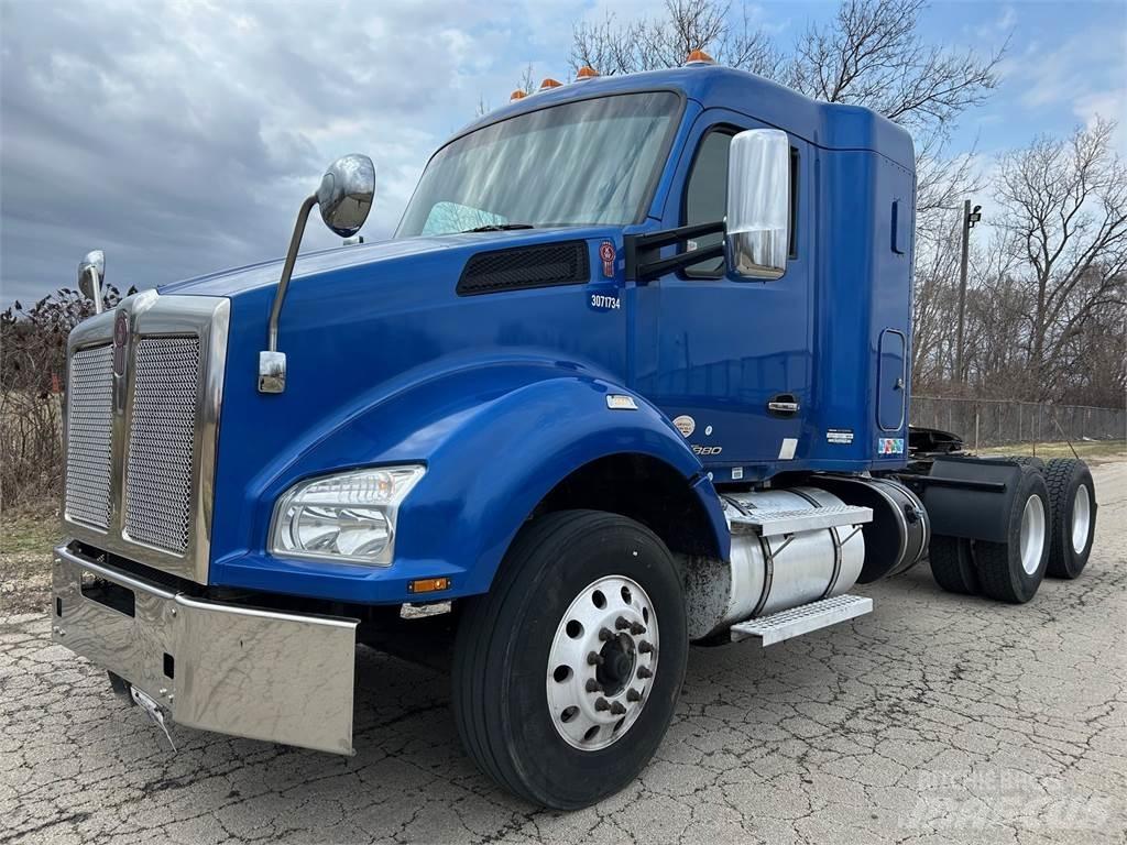 Kenworth T880 Autotractoare