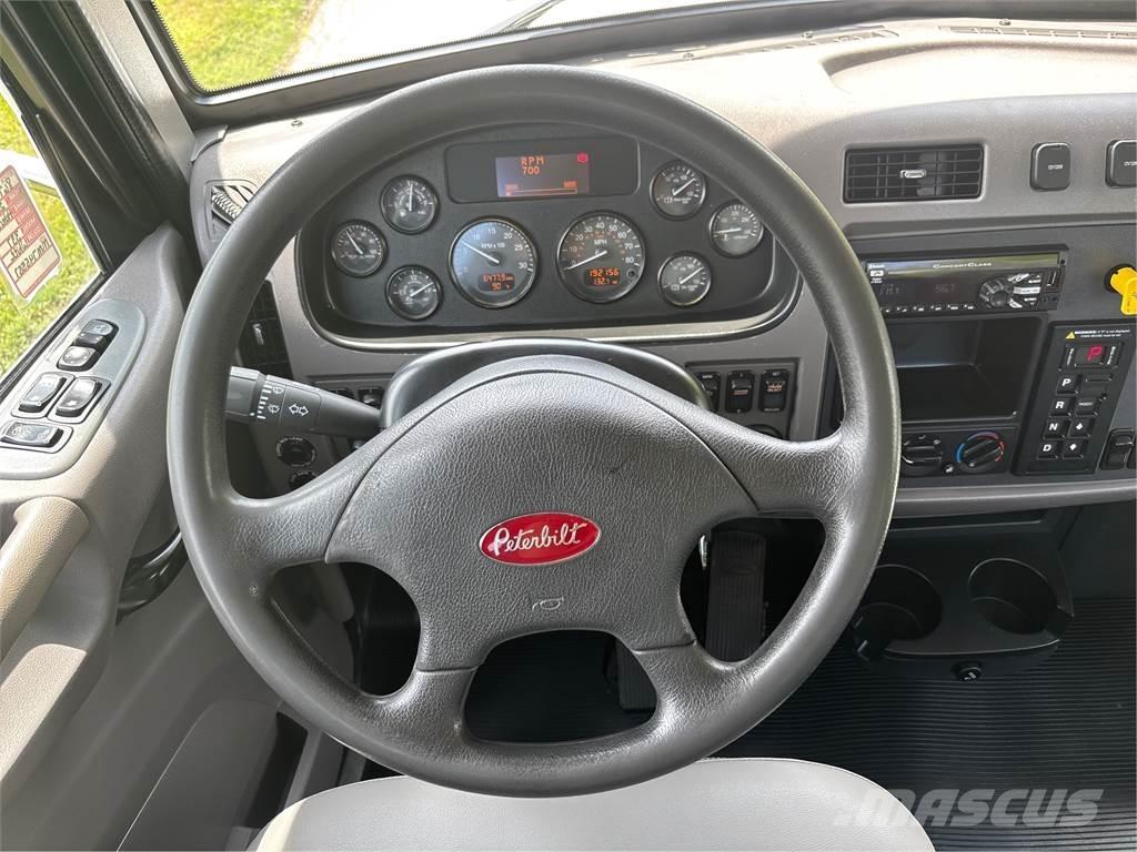 Peterbilt 337 Camion cabina sasiu
