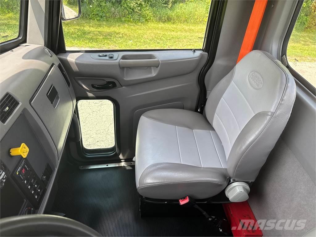 Peterbilt 337 Camion cabina sasiu