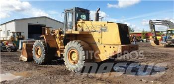 CASE 921 B Incarcator pe pneuri