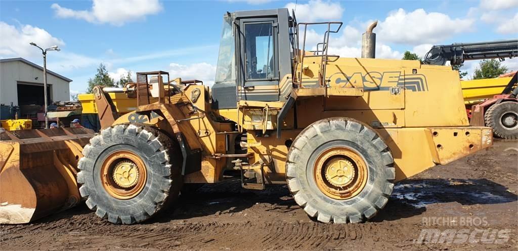 CASE 921 B Incarcator pe pneuri