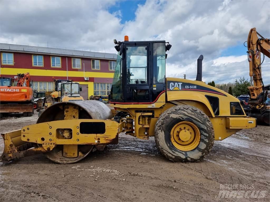 CAT CS 563E Compactoare monocilindrice