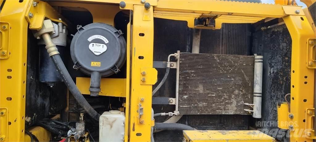 Komatsu PC210LC Excavatoare pe șenile
