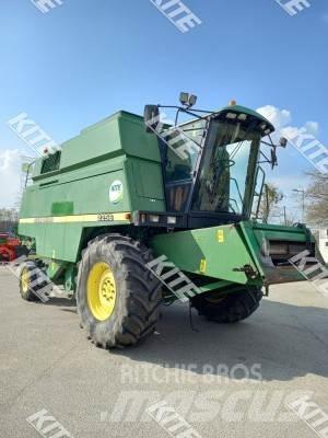 John Deere 2256 2WD Combine de secerat