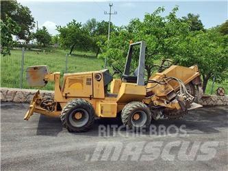 CASE 560 Excavatoare de santuri
