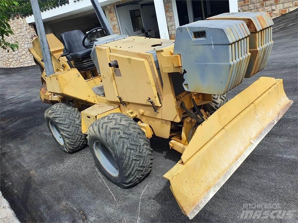 CASE 560 Excavatoare de santuri