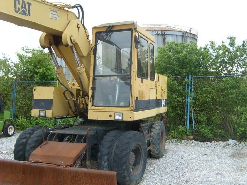 CAT 206 BFT Excavatoare cu roti