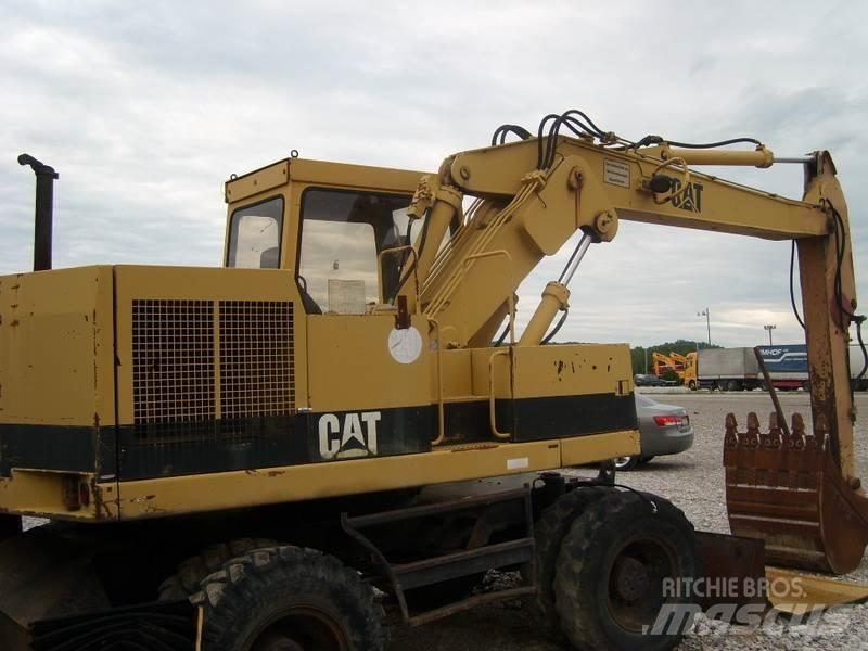 CAT 206 BFT Excavatoare cu roti