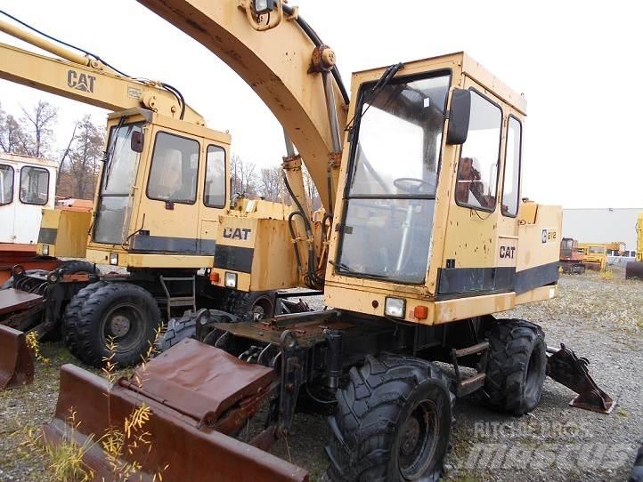 CAT 212B FT Excavatoare cu roti