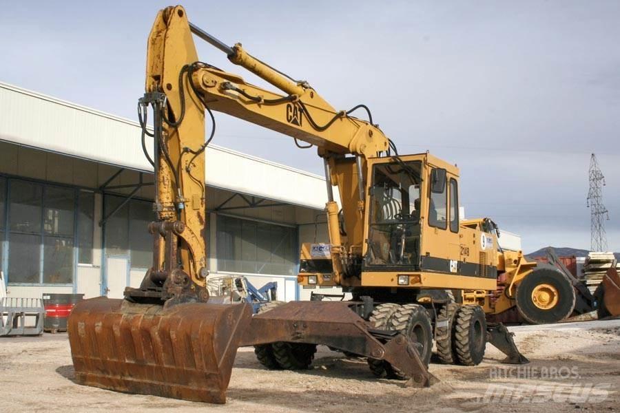 CAT 214B Excavatoare cu roti