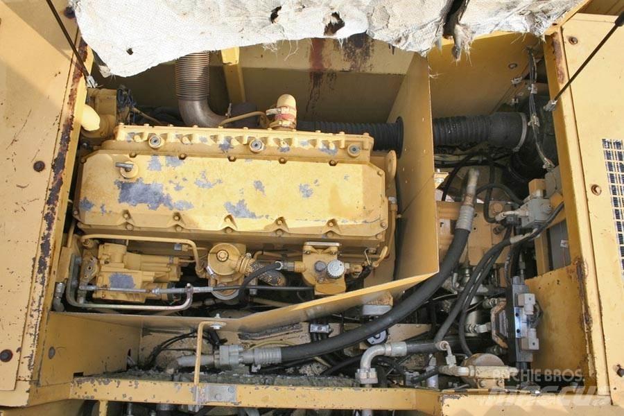 CAT 214B Excavatoare cu roti
