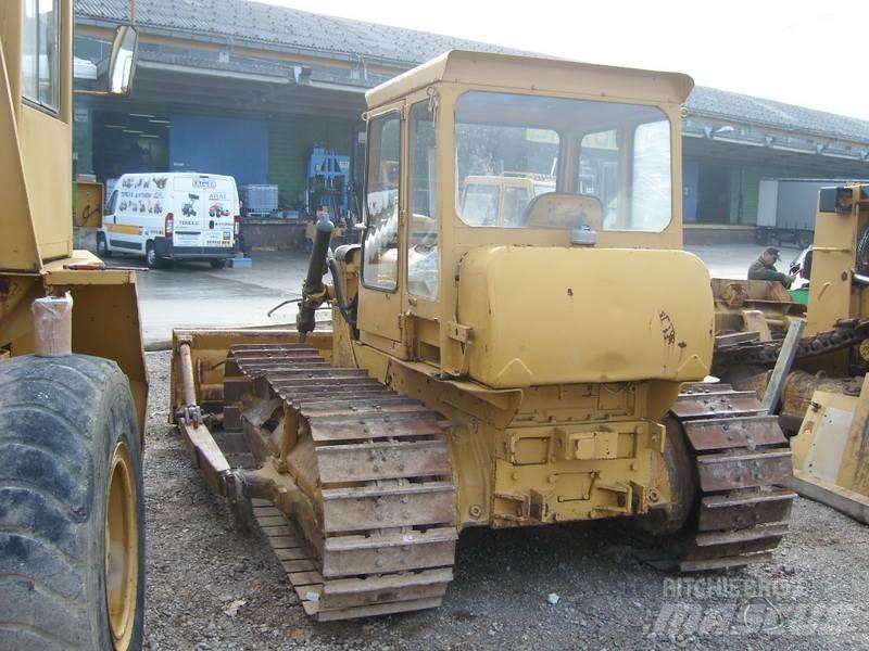 CAT D4 Buldozere pe senile