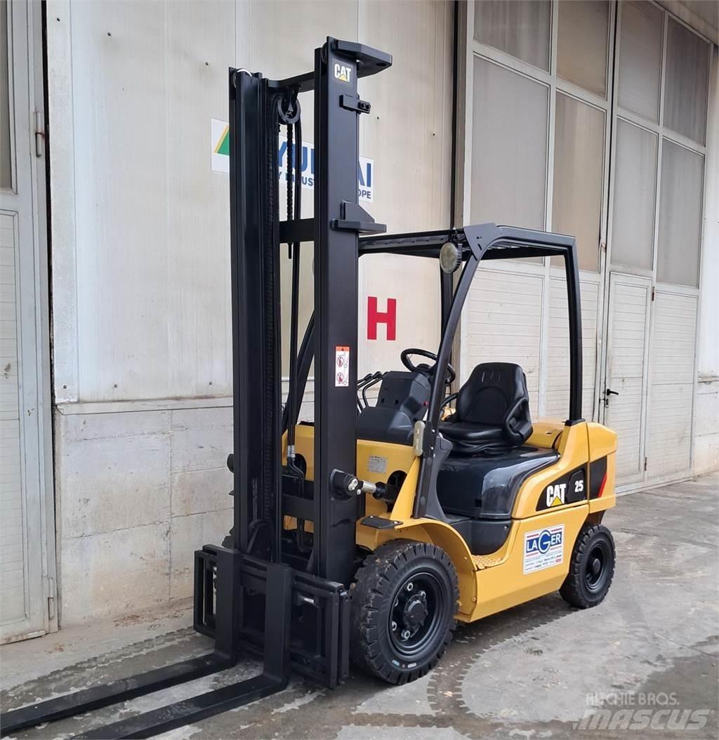 CAT DP25N Stivuitor diesel