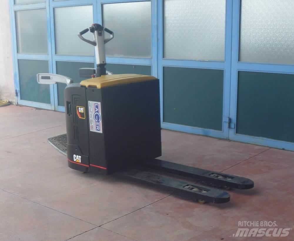 CAT NPV20N Transpaleta manuala