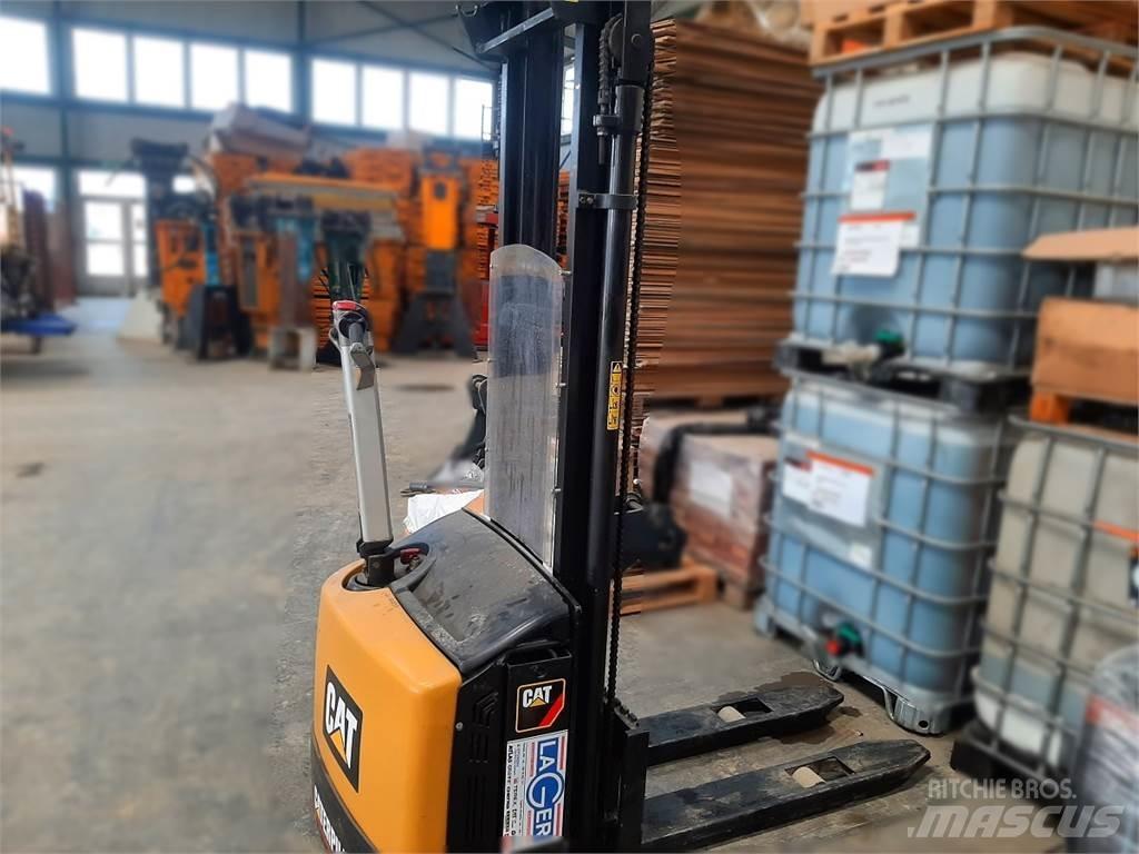 CAT NSP12N Transpaleta manuala