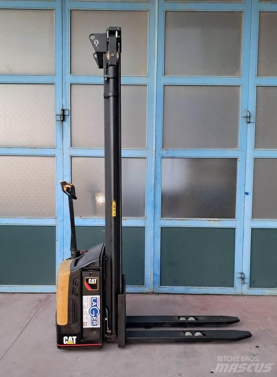 CAT NSP12N Transpaleta manuala