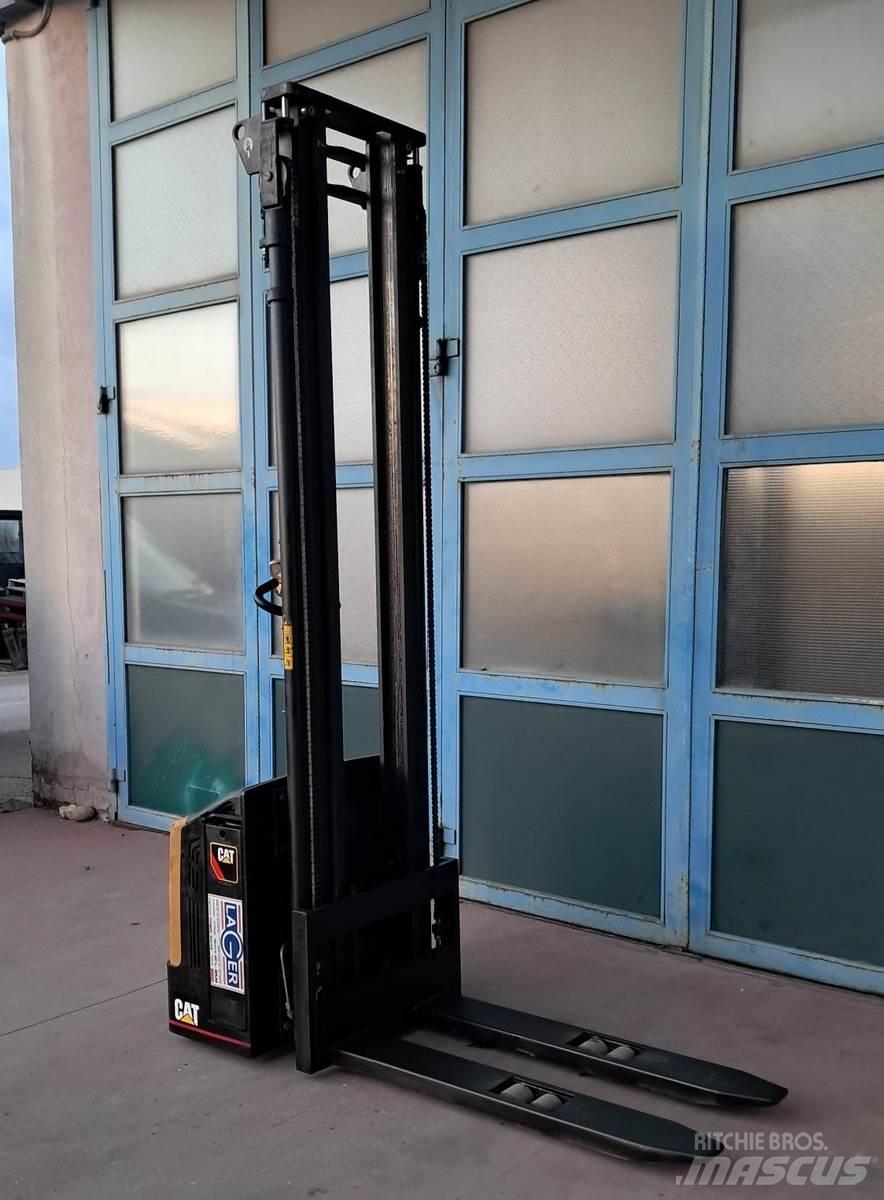 CAT NSP12N Transpaleta manuala