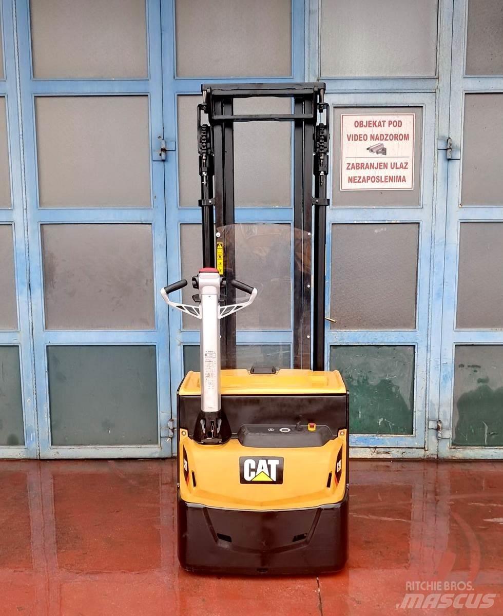 CAT NSP12N2 Transpaleta manuala