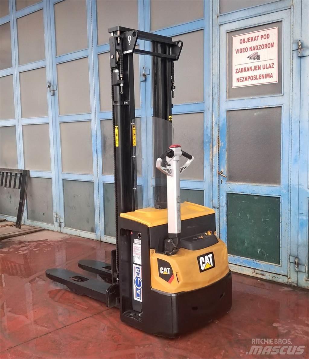 CAT NSP12N2 Transpaleta manuala