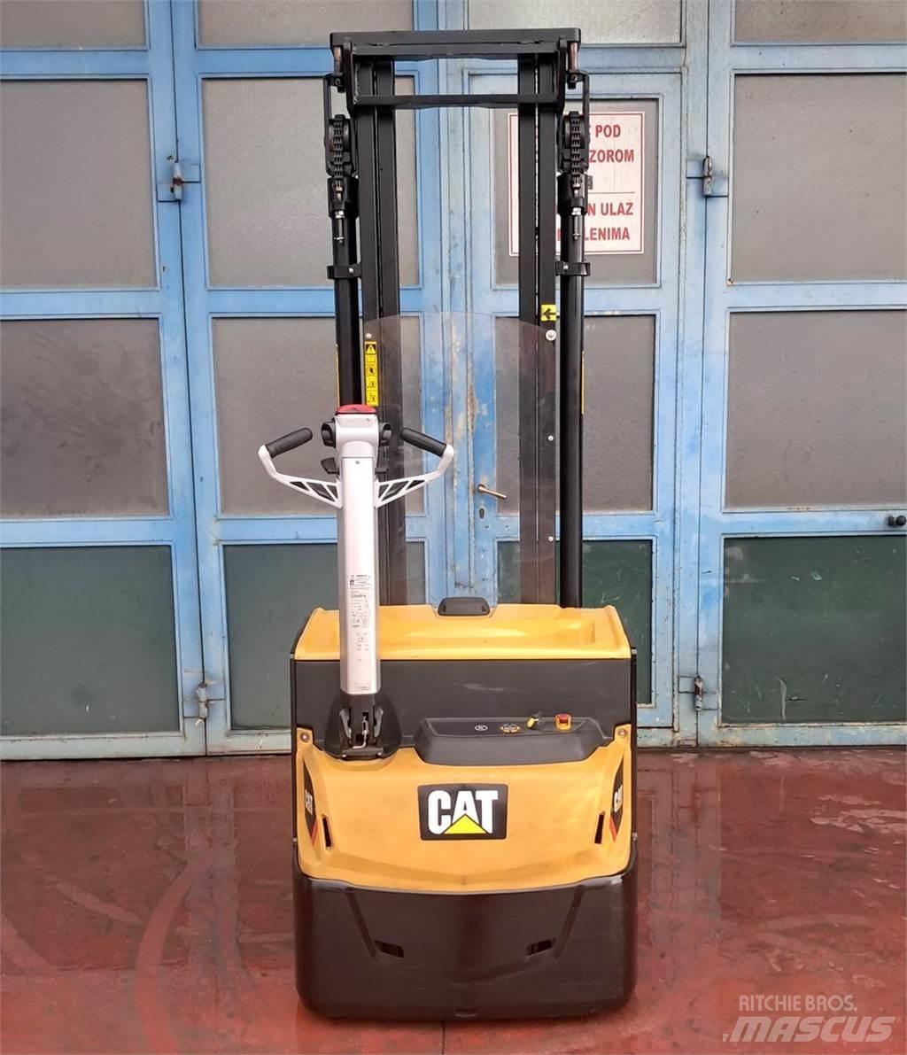 CAT NSP12N2 Transpaleta manuala