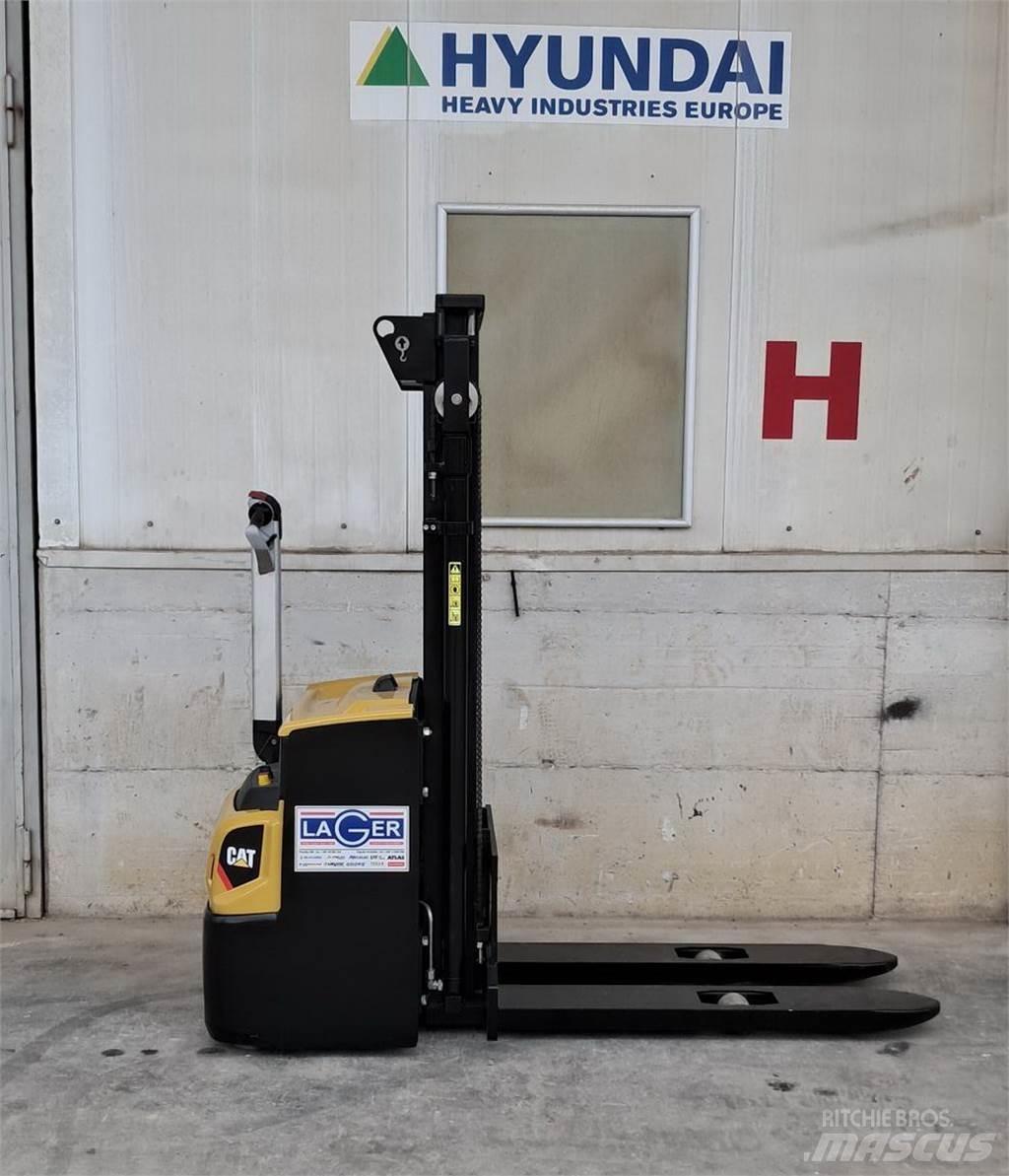 CAT NSP12N2 Transpaleta manuala