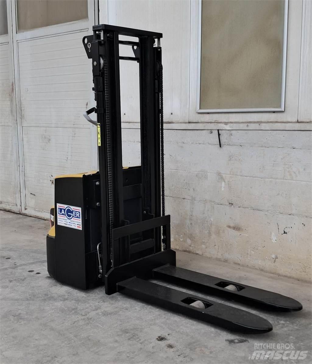 CAT NSP12N2 Transpaleta manuala