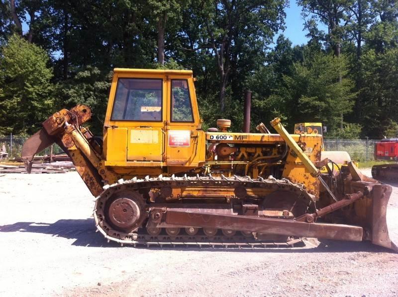 Hanomag D600 Buldozere pe senile