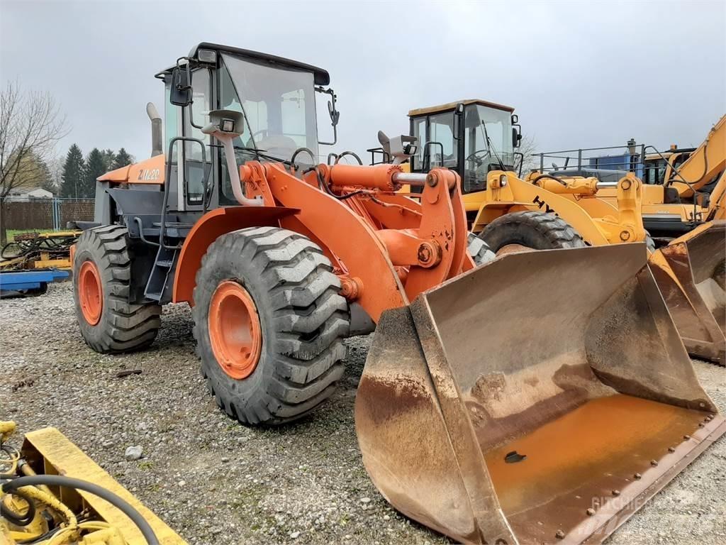 Hitachi ZW220 Incarcator pe pneuri