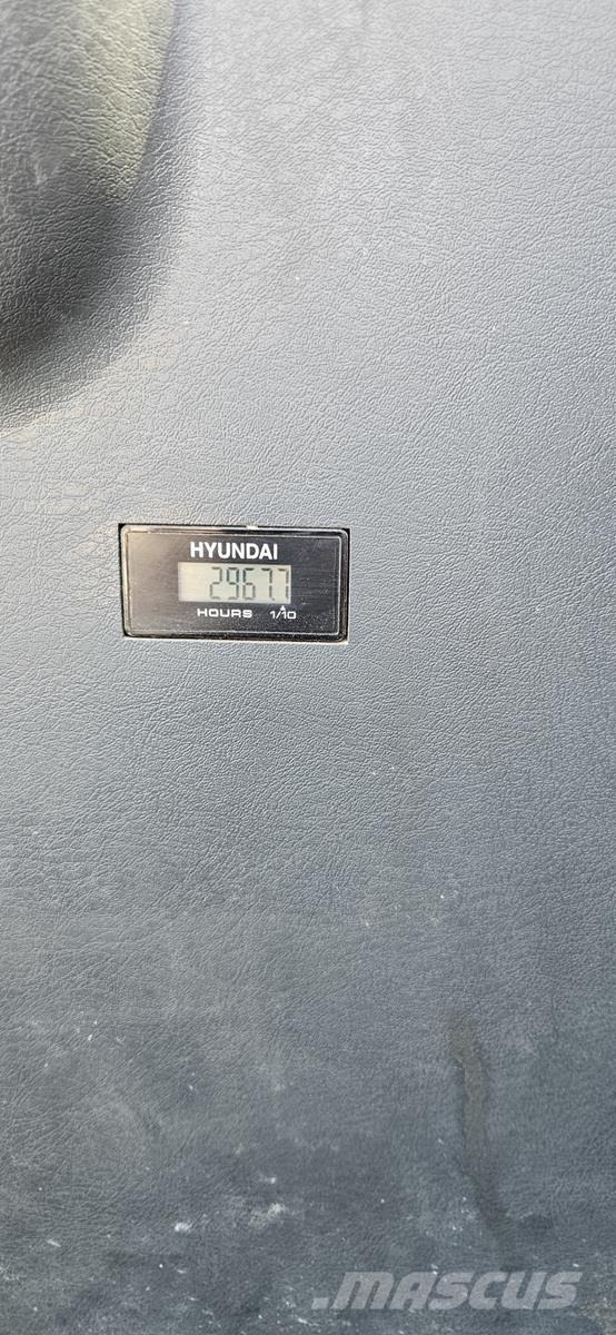 Hyundai R210NLC-9 Excavatoare pe șenile
