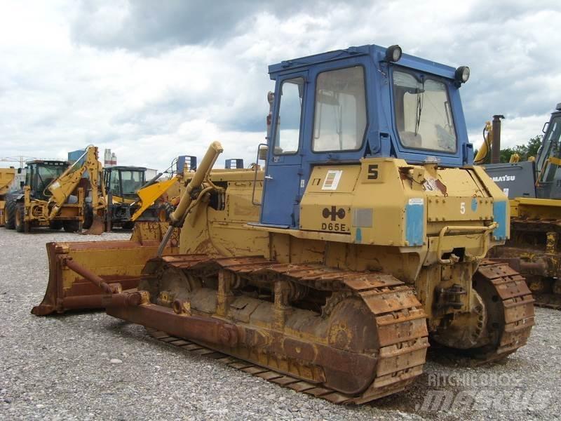 Komatsu D65E-8 Buldozere pe senile