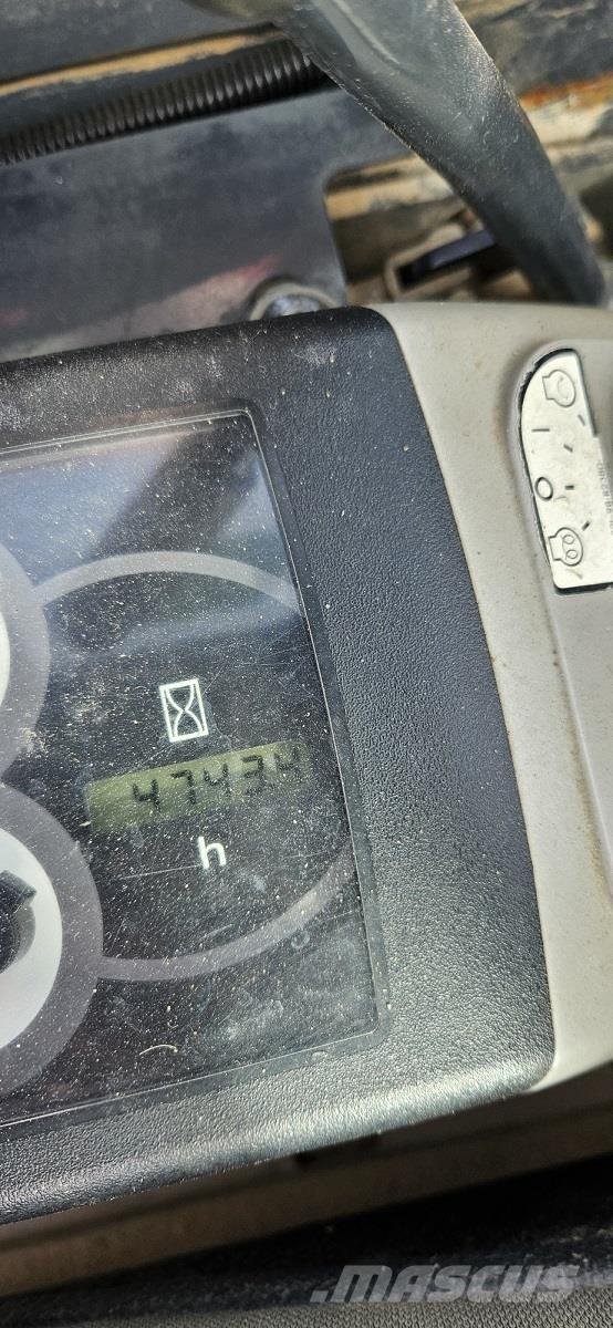 Komatsu PC26MR-3 Mini excavatoare < 7t