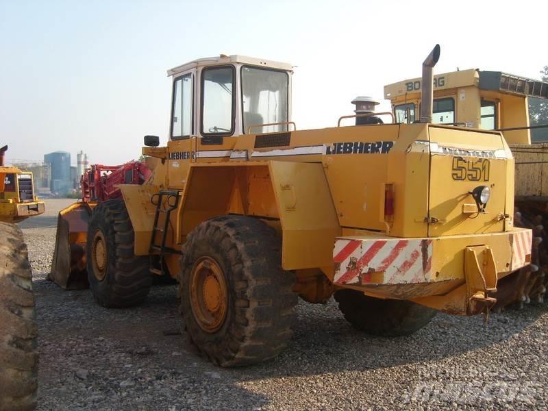 Liebherr L 551 Incarcator pe pneuri
