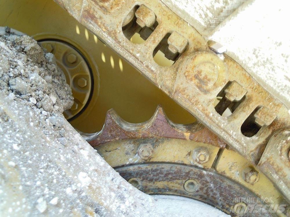Liebherr PR 712M Buldozere pe senile
