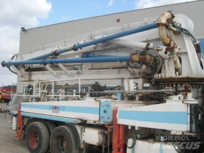 Mercedes-Benz 2422 Pompa pentru beton