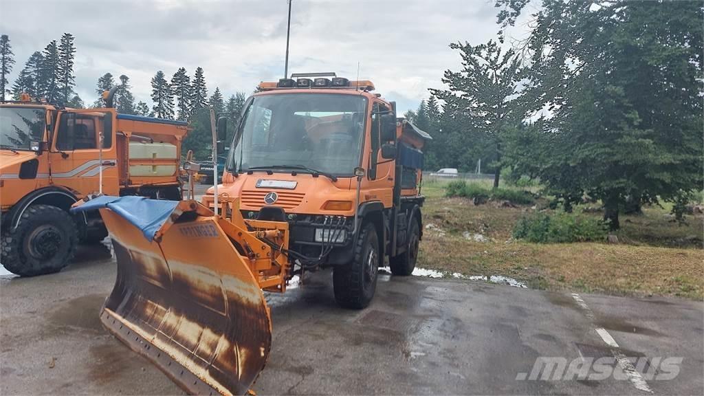 Mercedes-Benz Unimog U400 Municipal/vehicul cu uz general