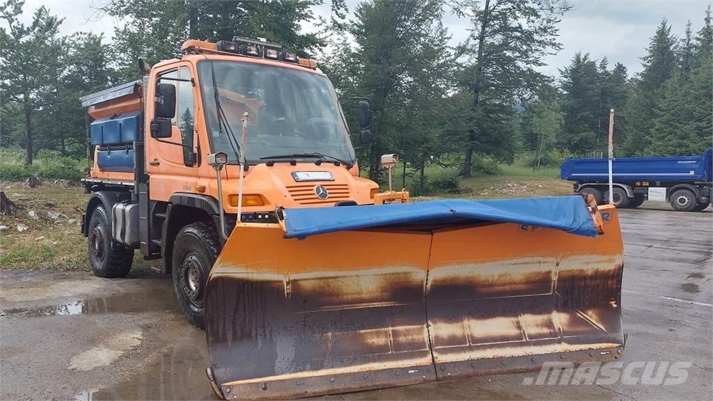 Mercedes-Benz Unimog U400 Municipal/vehicul cu uz general