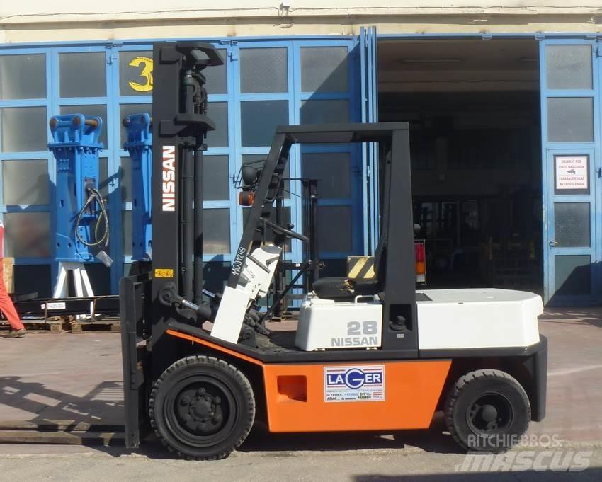 Nissan EGH02 Stivuitor diesel