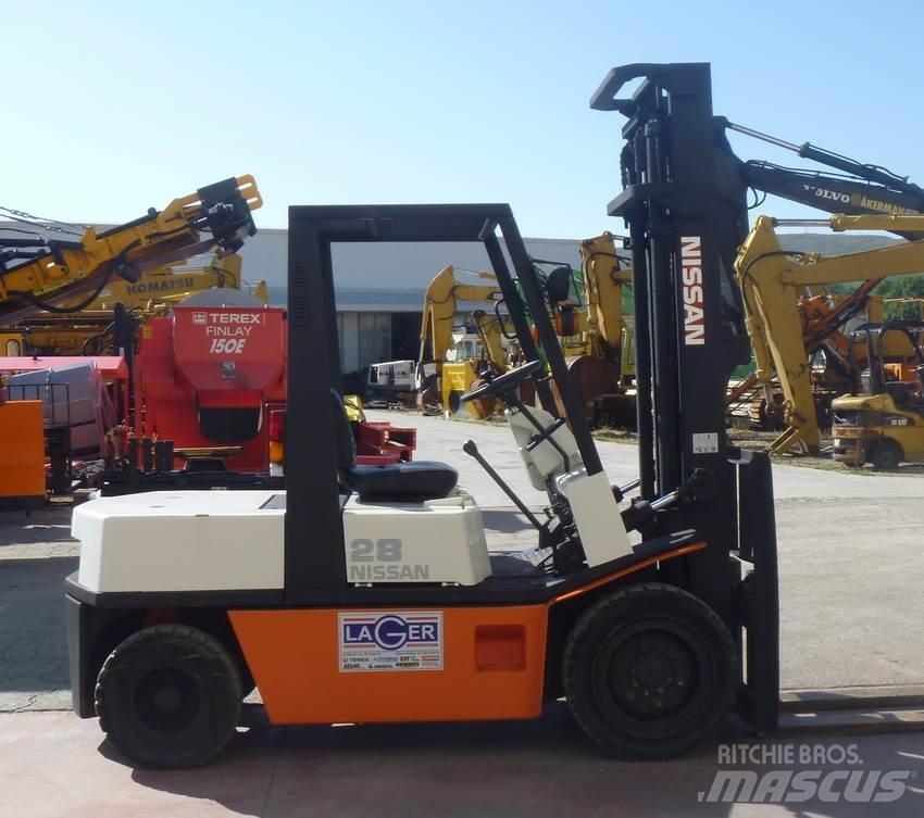 Nissan EGH02 Stivuitor diesel